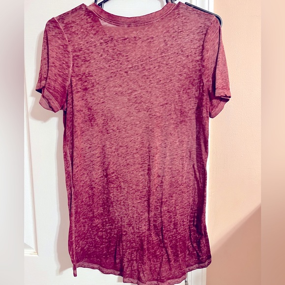 Disney's Lion King Women's Hakuna Matata Red T-
Shirt Medium - Picture 3 of 3